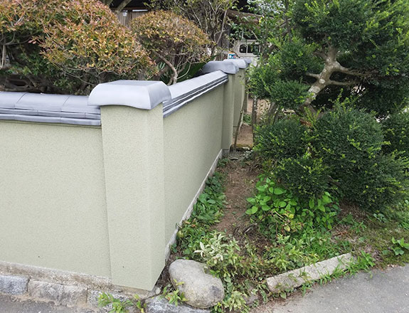 写真：塀塗装後